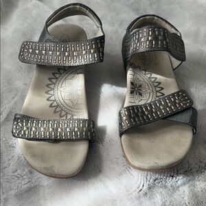 Aetrex Bronze Metallic Studded Comfort Sandals. 7